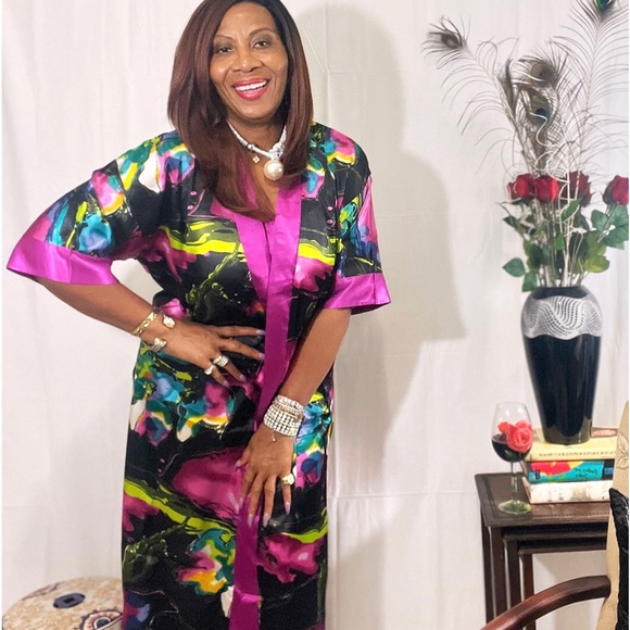 Look smashing in a fabulous little lounge outfit. - Picture 6 of 9